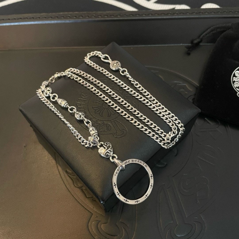 Ch*0me He**ts necklaces